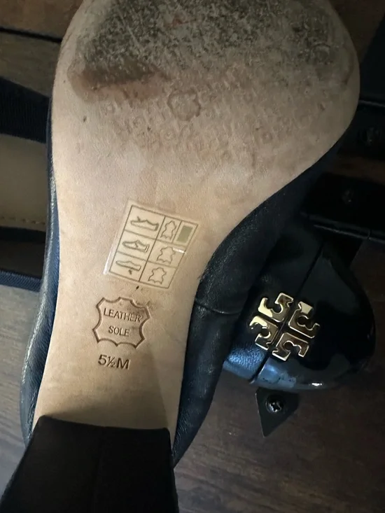 Tory Burch Navy Leather Block Heel Pumps with Gold Logo - Picture 6 of 6